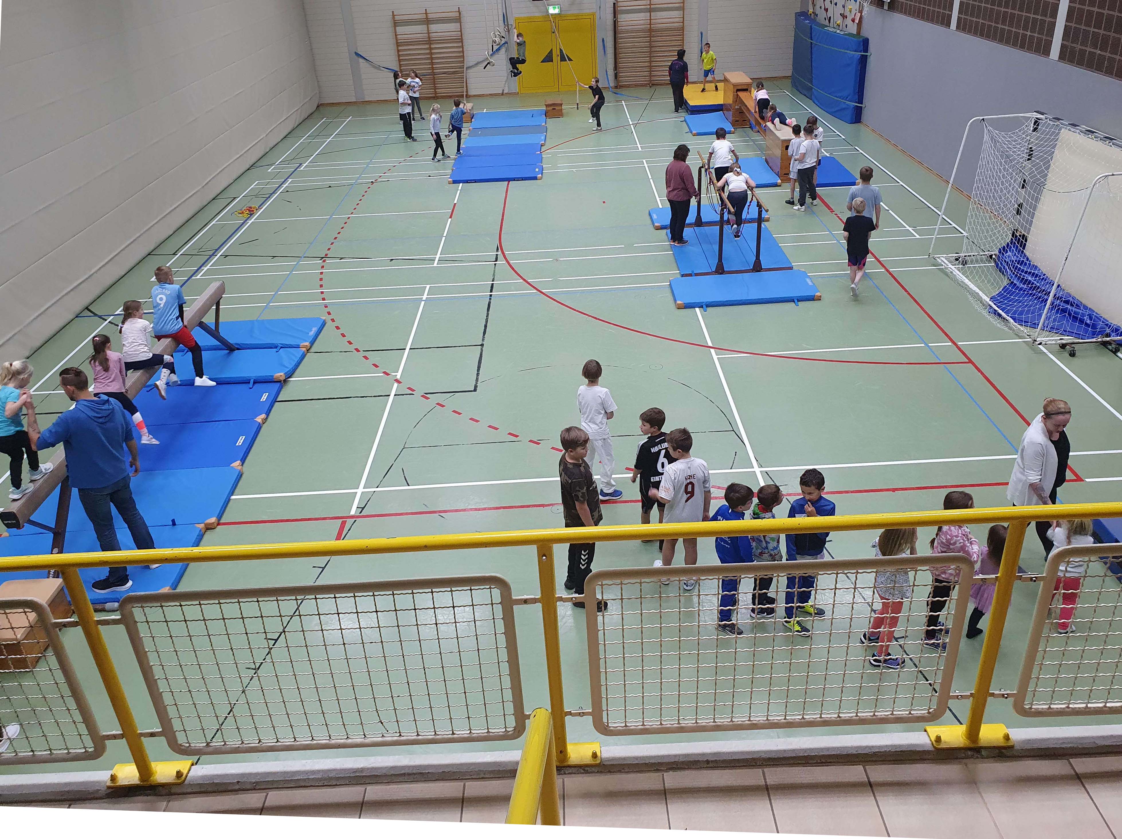 Sportabzeichenübergabe und Weihnachtsturnen der Schulkinder des TVH
