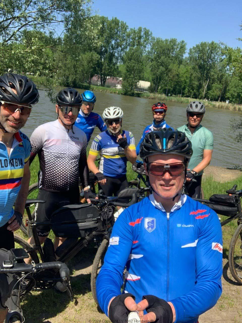 Mountainbike-Gruppe fährt von Homberg nach Thouaré