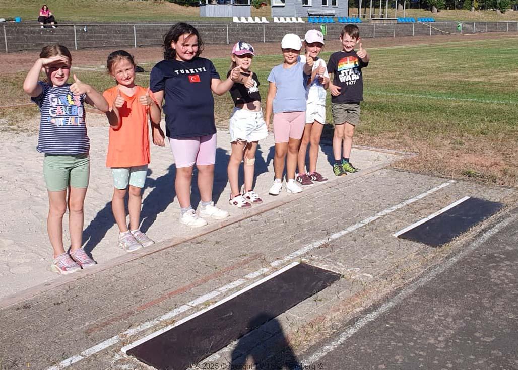 Sprunggrube auf dem Sportplatz saniert