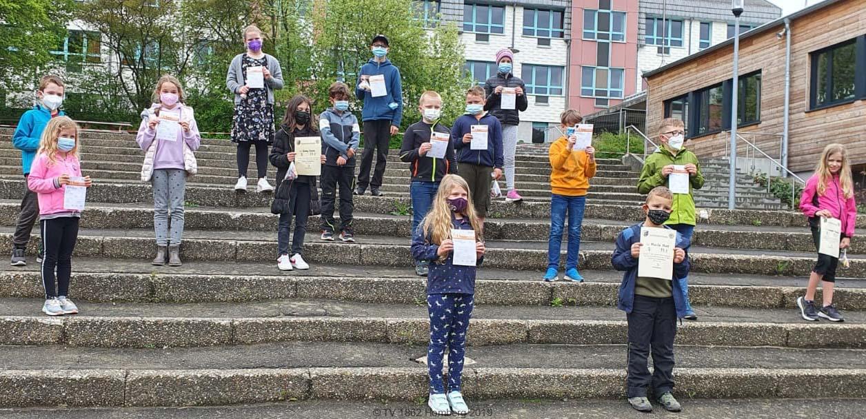 Sportabzeichen-Übergabe an die Kinder