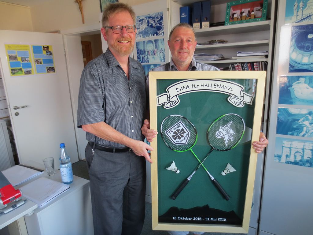 Homberger Abteilung Badminton bedankt sich für „Hallenasyl“