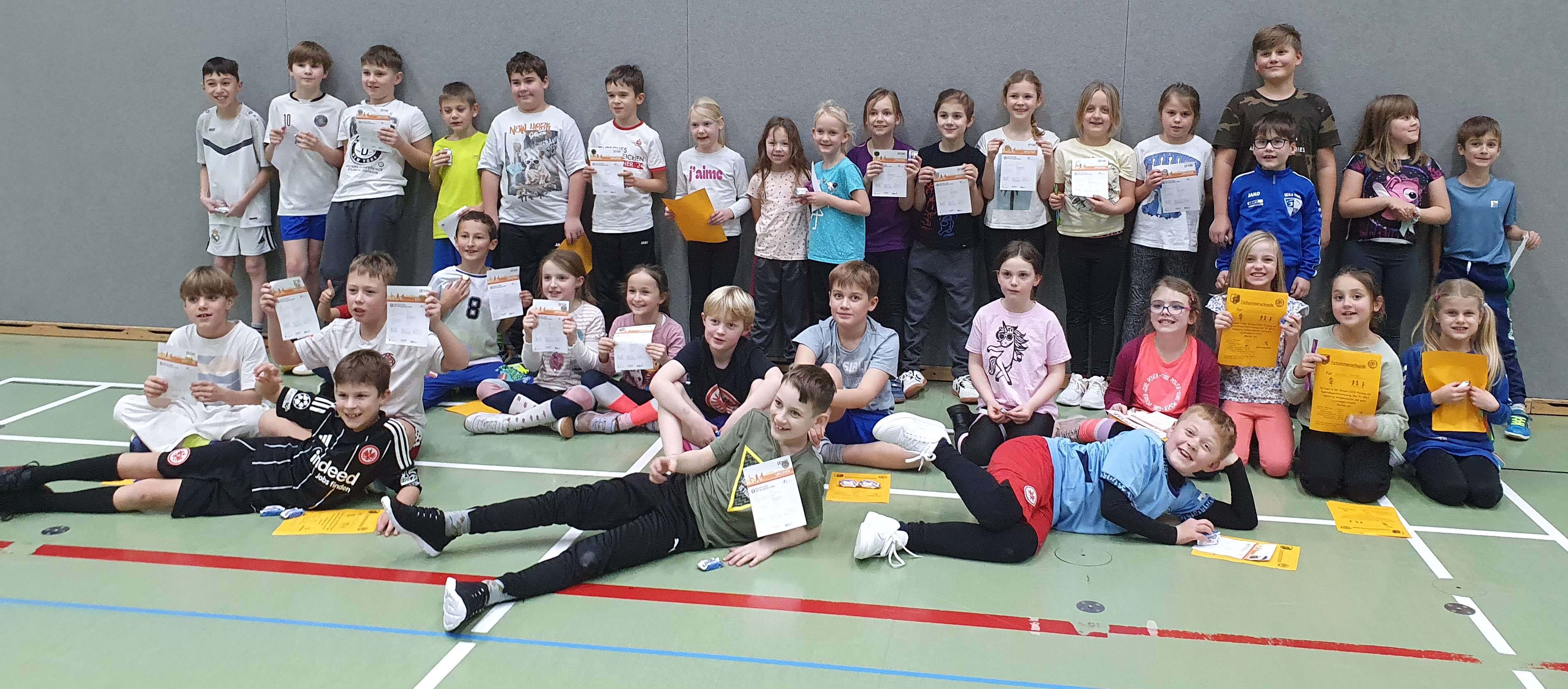 Sportabzeichenübergabe und Weihnachtsturnen der Schulkinder des TVH