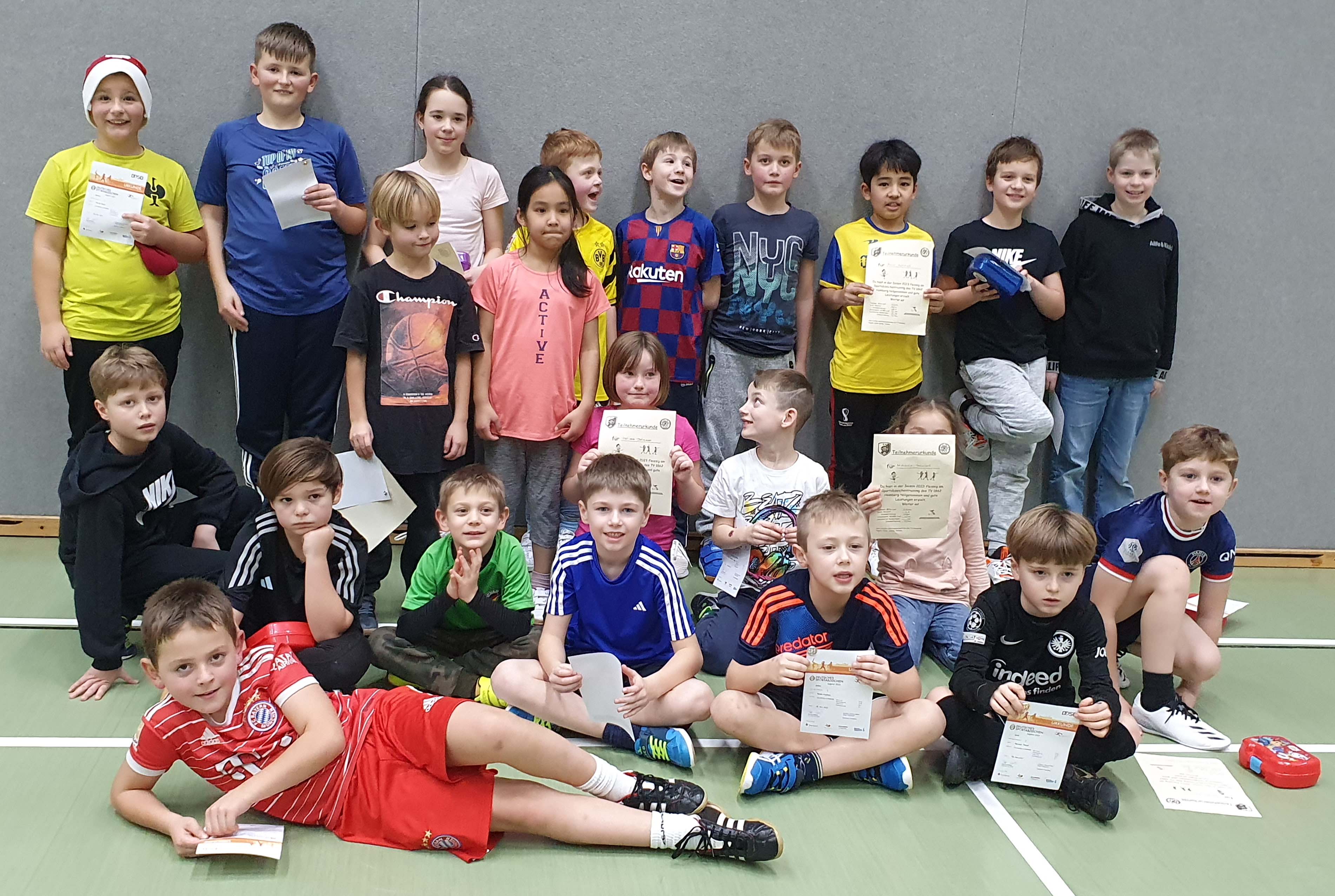 Weihnachtsturnen und Schüler-Sportabzeichen-Übergabe beim TV Homberg