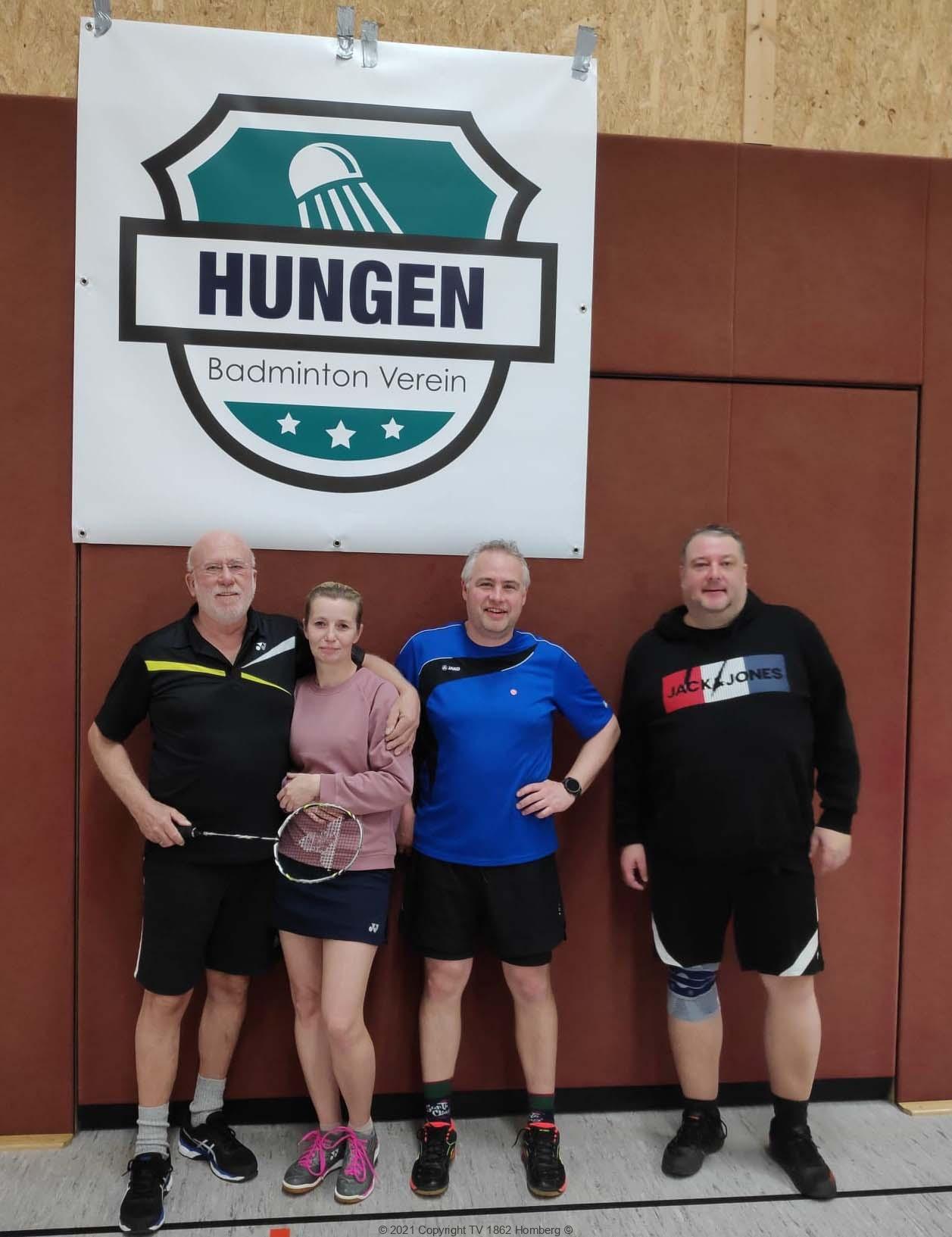 Badmintongruppe im Turnierfieber