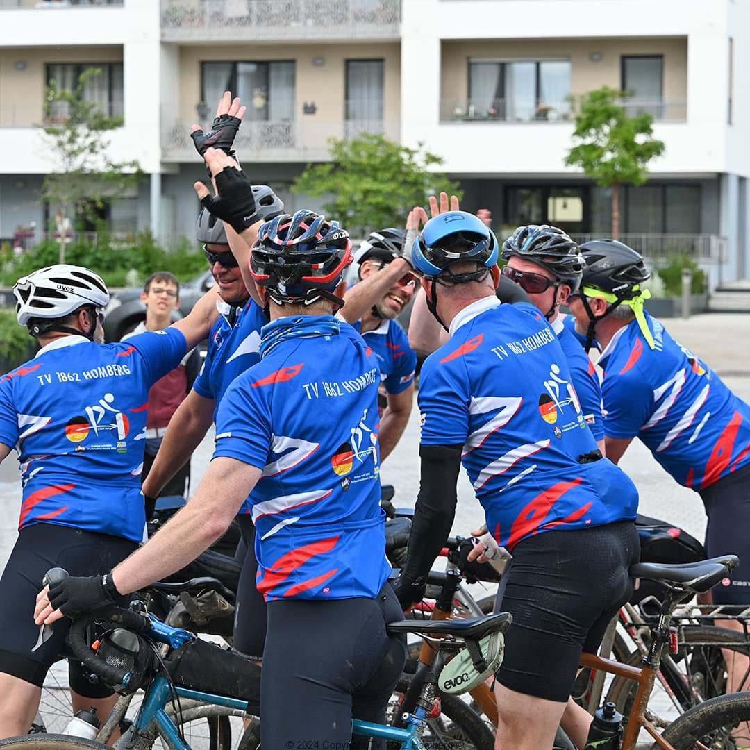 Mountainbike-Gruppe fährt von Homberg nach Thouaré